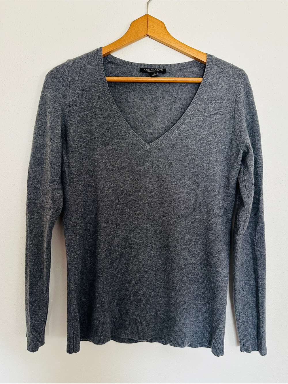 Ann Taylor 100% Cashmere Grey V-Neck Sweater M